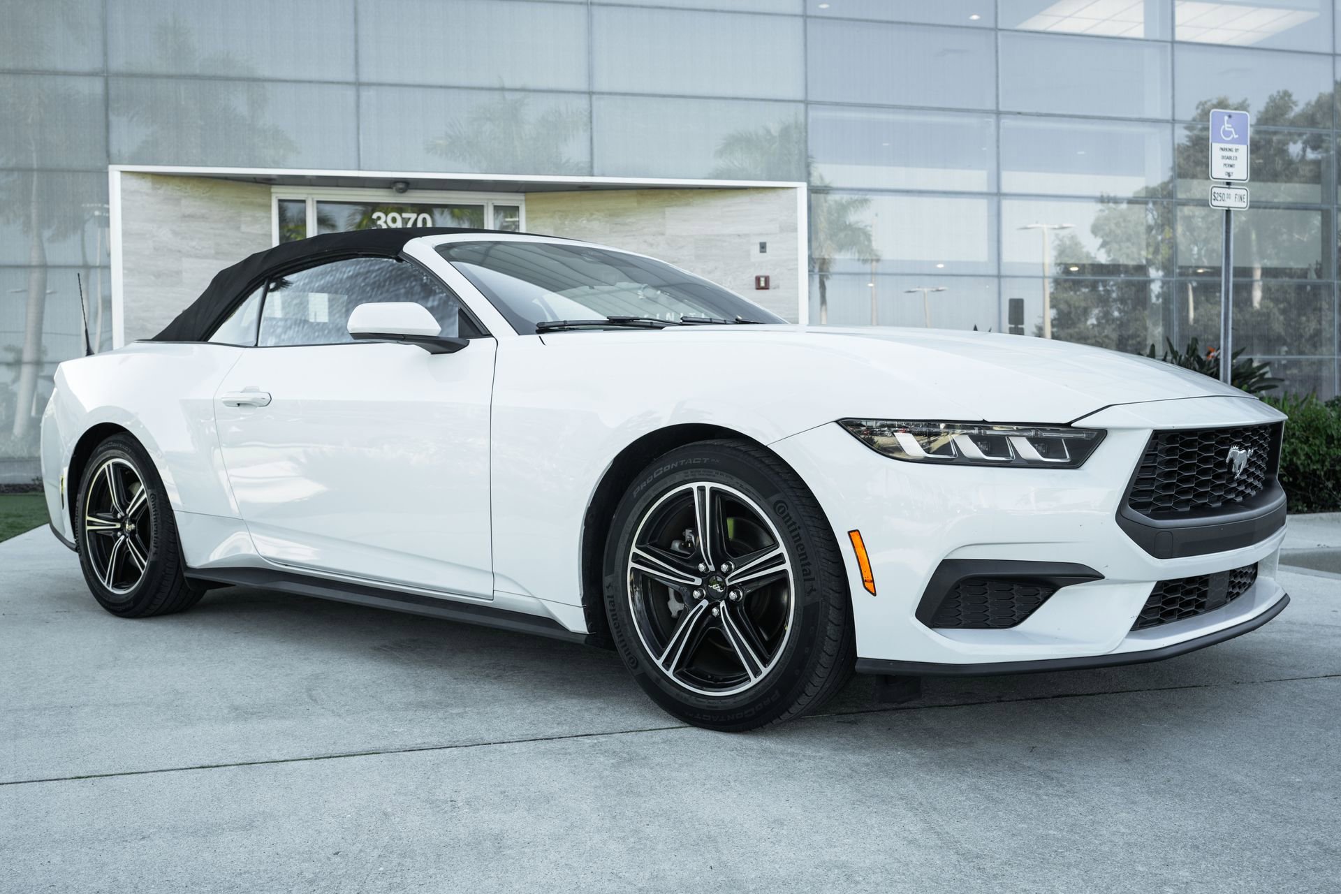 Used 2024 Ford Mustang Convertible image 3