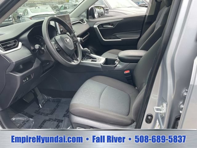 Used 2025 Toyota RAV4 XLE AWD/4WD image 18