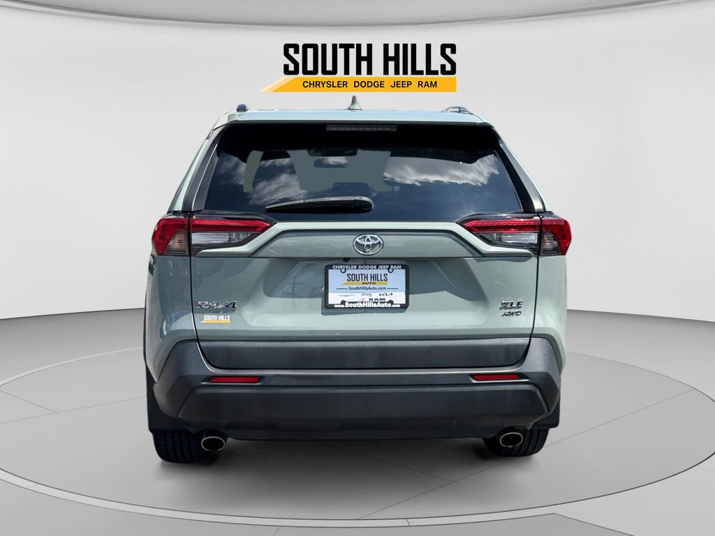 Used 2022 Toyota RAV4 XLE Premium AWD/4WD image 4