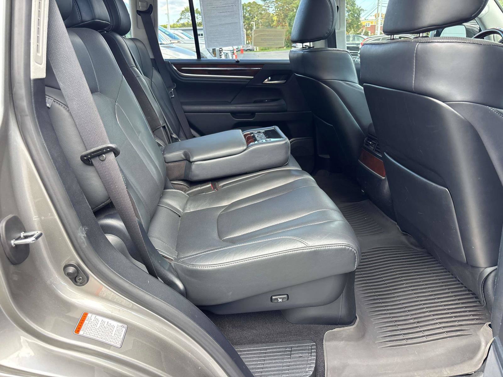 Used 2021 Lexus LX 570 4WD w/ Luxury Package image 18