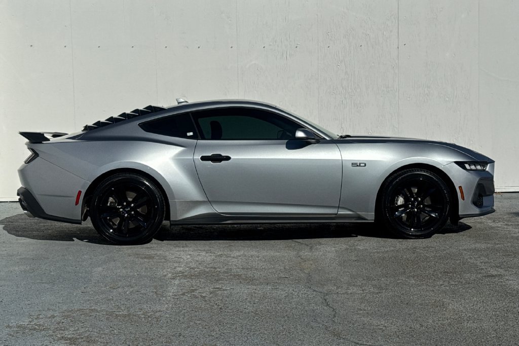 Used 2024 Ford Mustang GT RWD image 2