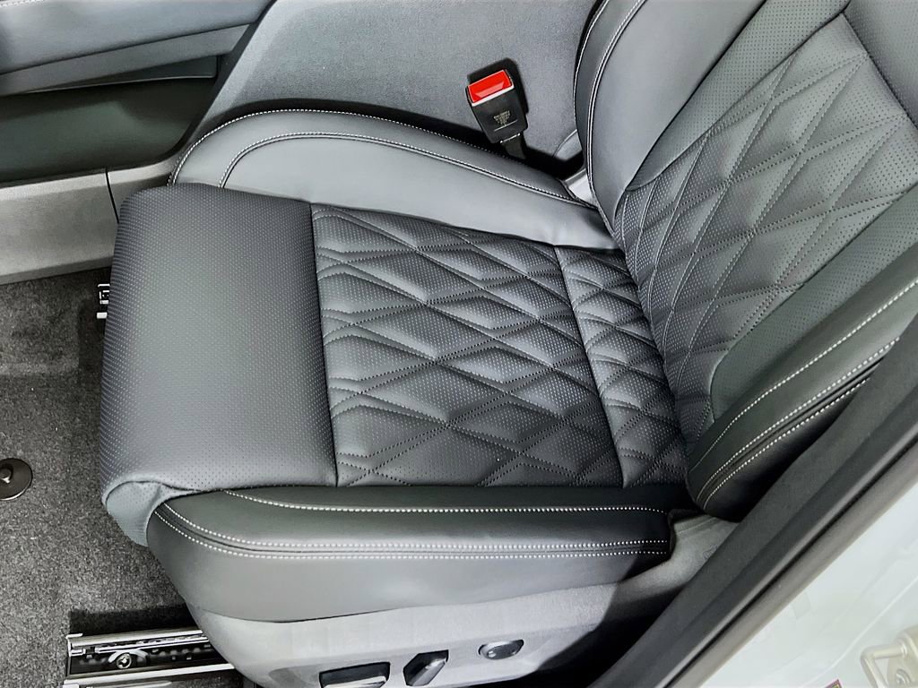 New 2026 Nissan Rogue Platinum AWD/4WD image 17