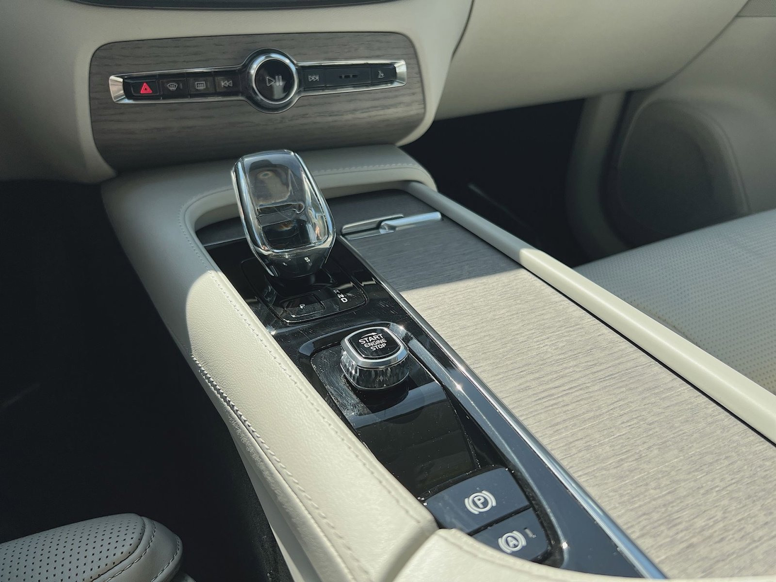 Used 2023 Volvo XC90 B6 Ultimate w/ Protection Package Premier image 22