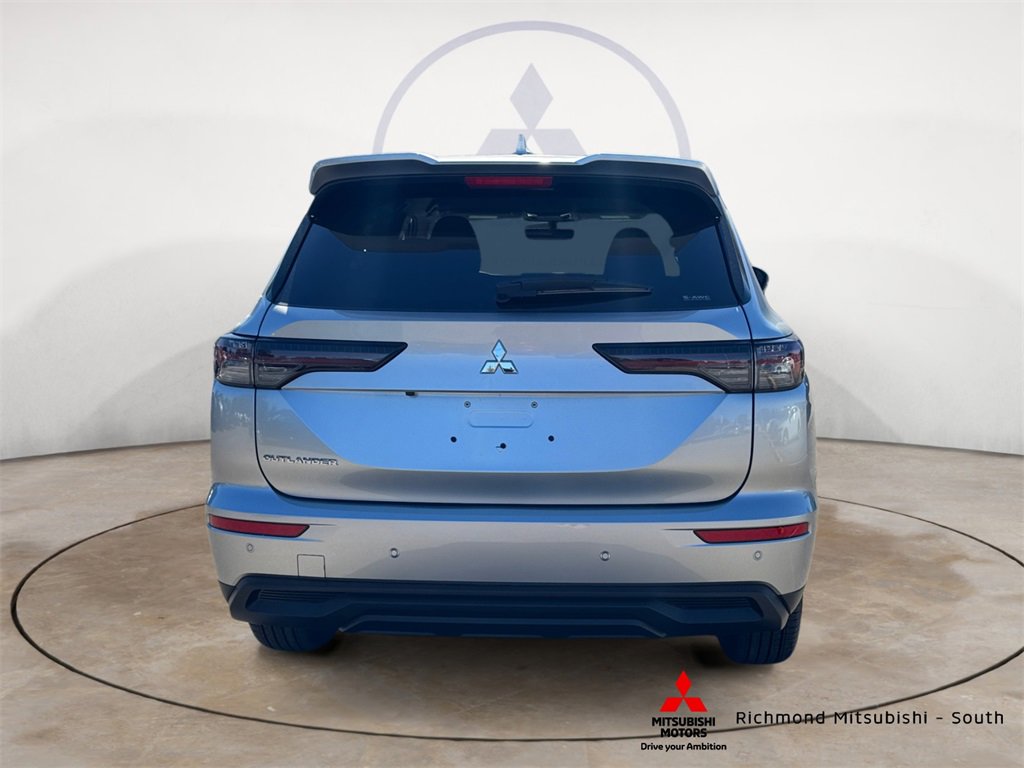 New 2025 Mitsubishi Outlander ES image 4