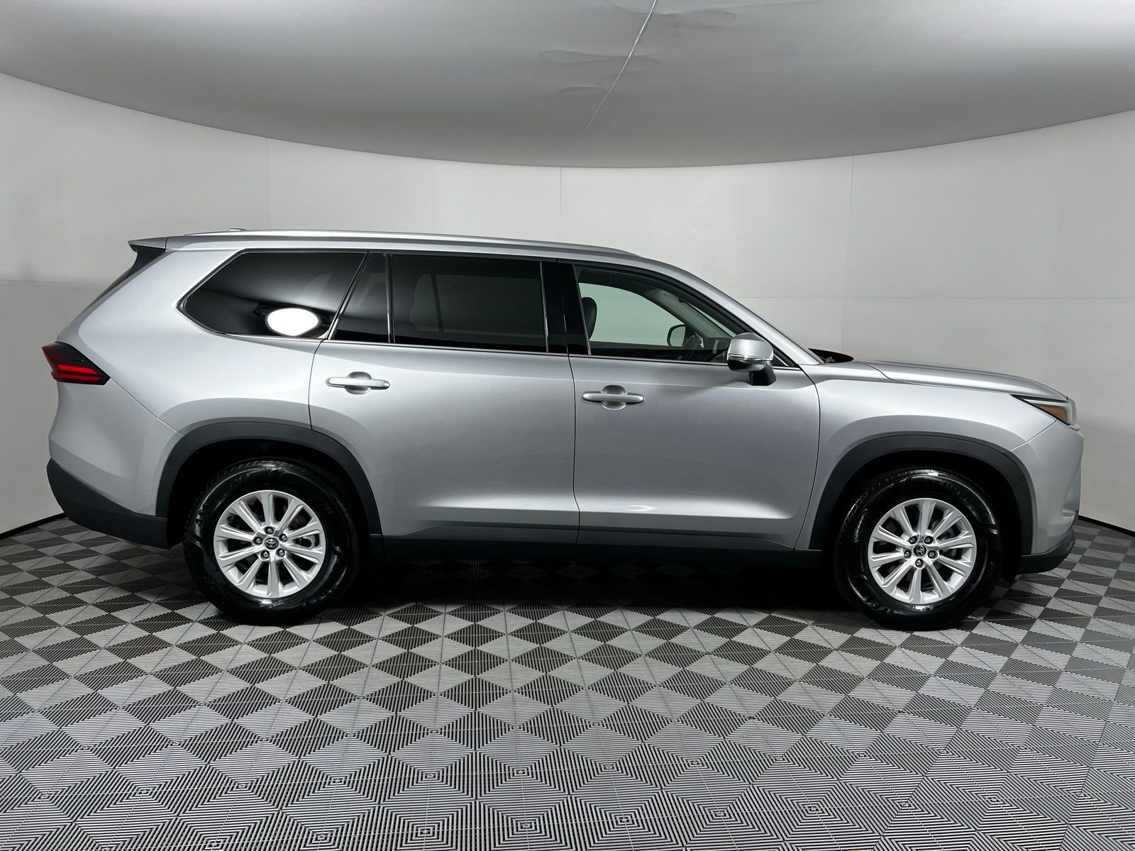 Certified 2025 Toyota Grand Highlander AWD image 4