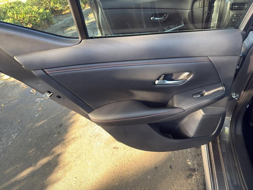 New 2025 Nissan Sentra SR image 30