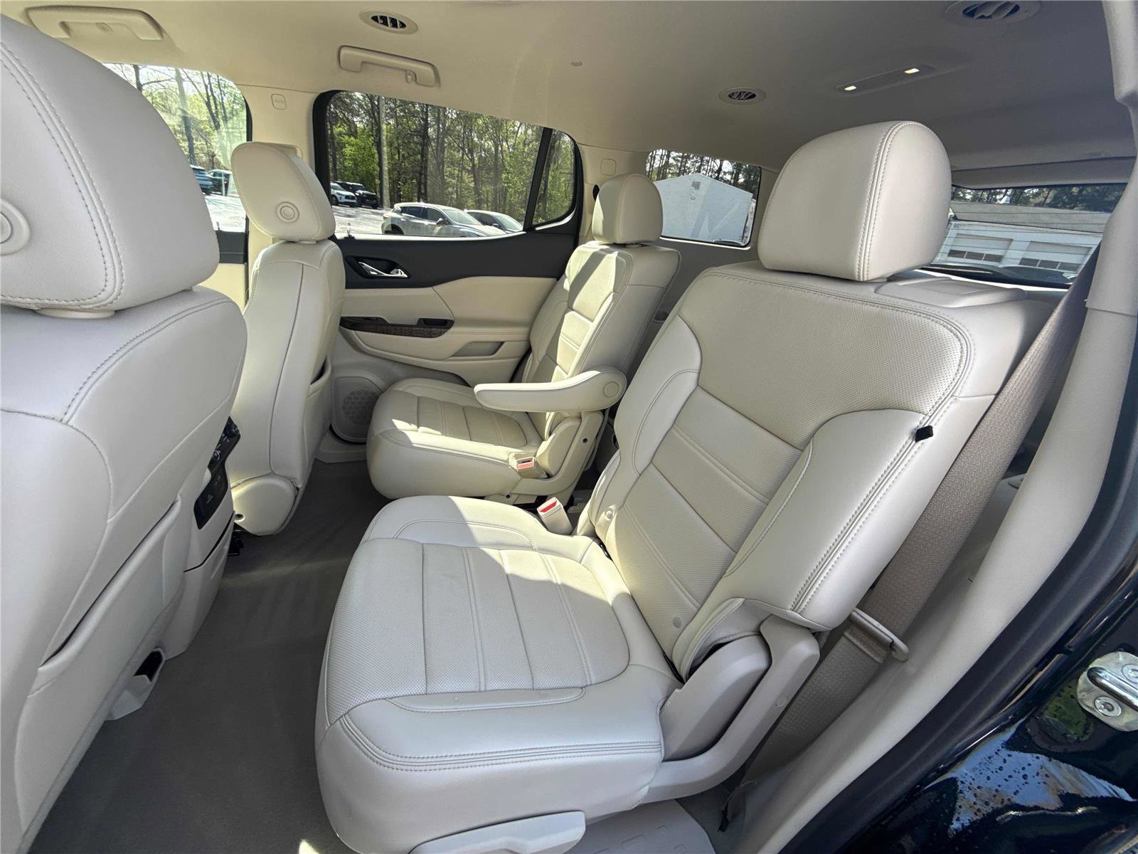 Used 2021 GMC Acadia Denali w/ Denali Technology Package FWD image 12