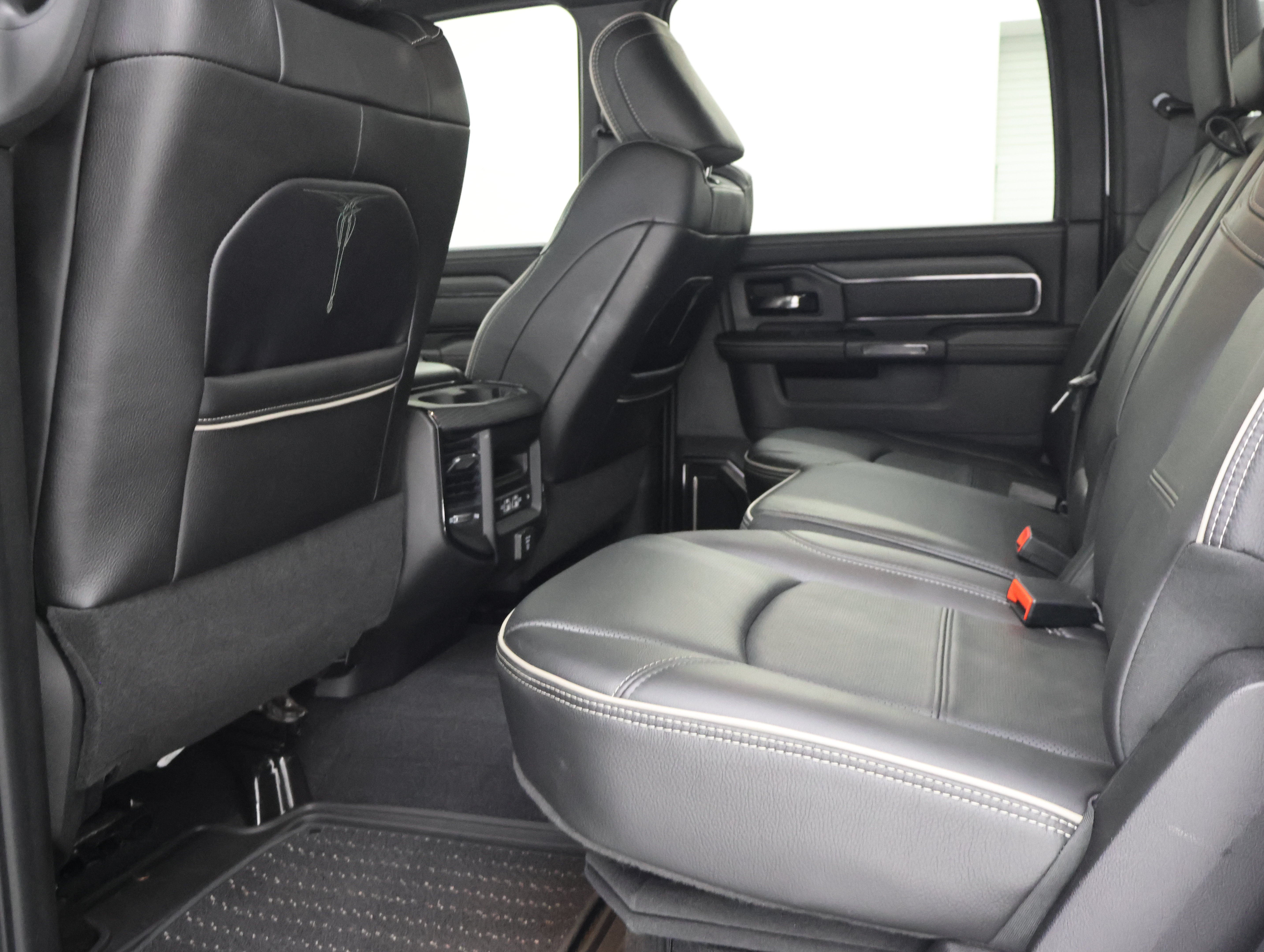 Used 2023 RAM 2500 Limited AWD/4WD image 9
