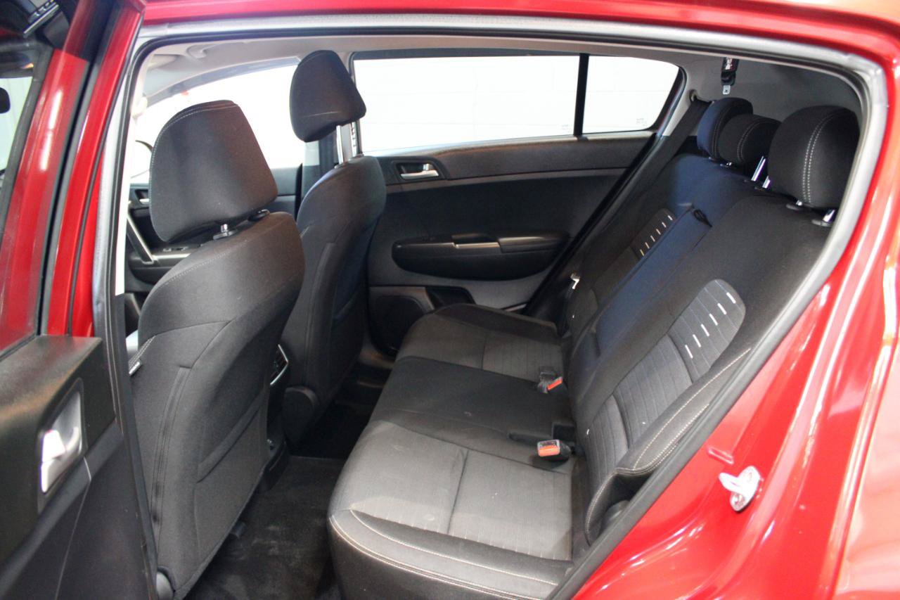 Used 2018 Kia Sportage LX AWD/4WD image 11