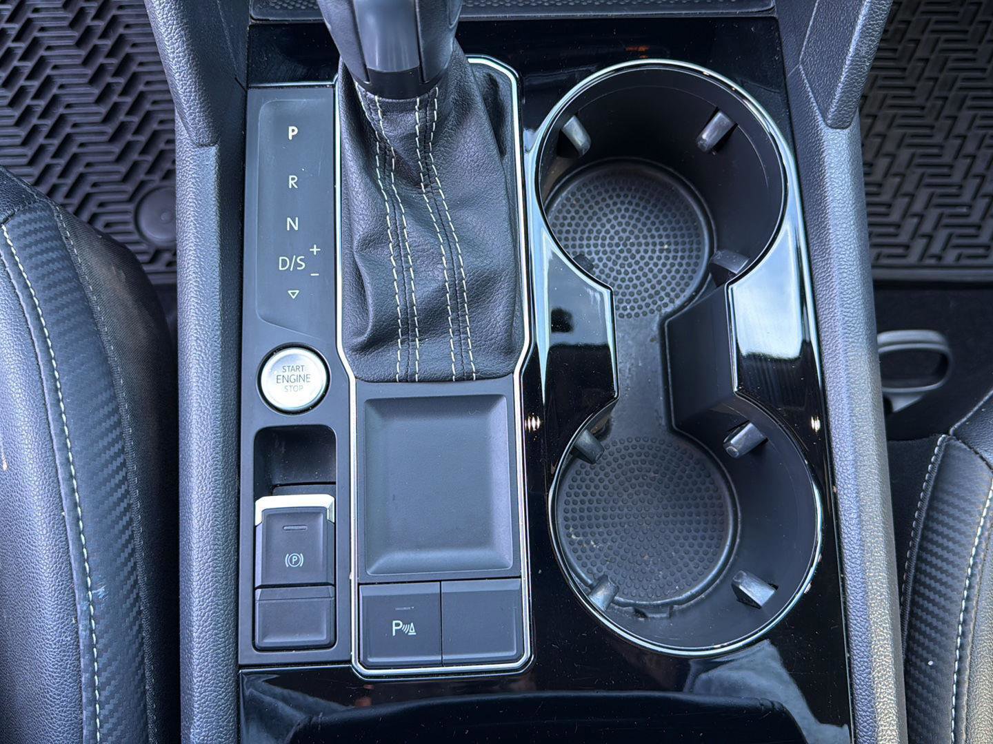 Used 2022 Volkswagen Atlas Cross Sport SE image 19