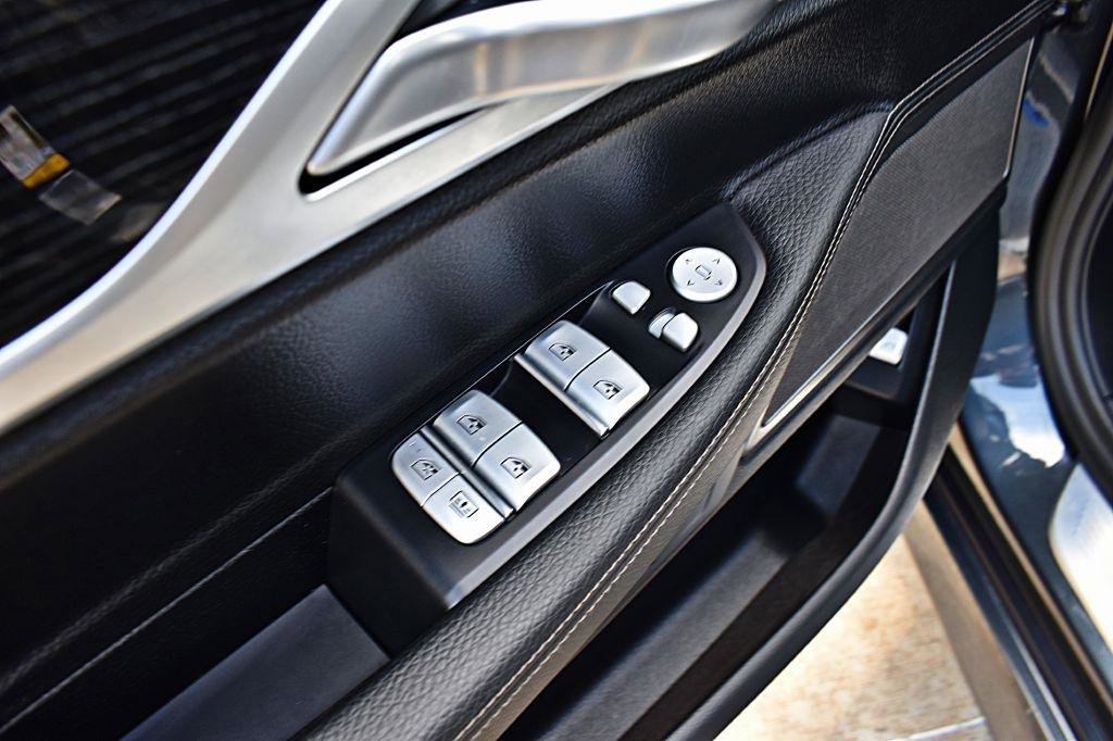 Used 2019 BMW 740i w/ Executive Package RWD image 46