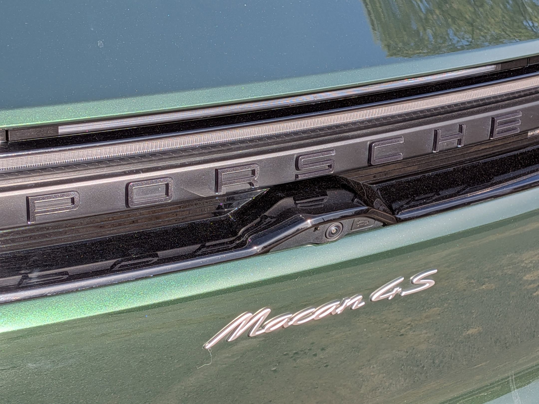 Certified 2025 Porsche Macan 4S Electric AWD/4WD image 30