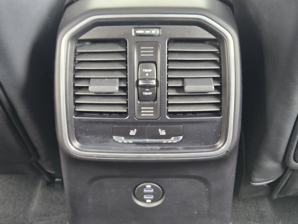 Used 2020 Porsche Macan Base image 38