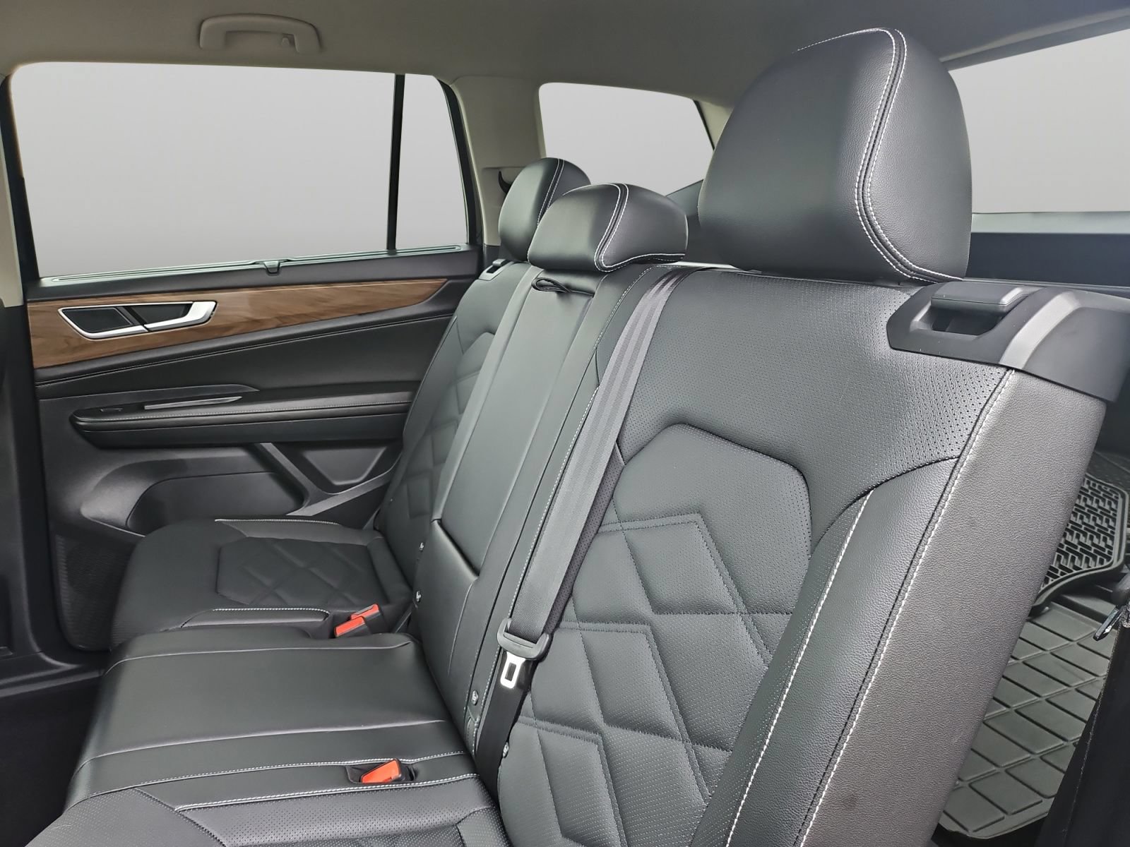 Used 2024 Volkswagen Atlas SE AWD/4WD image 40