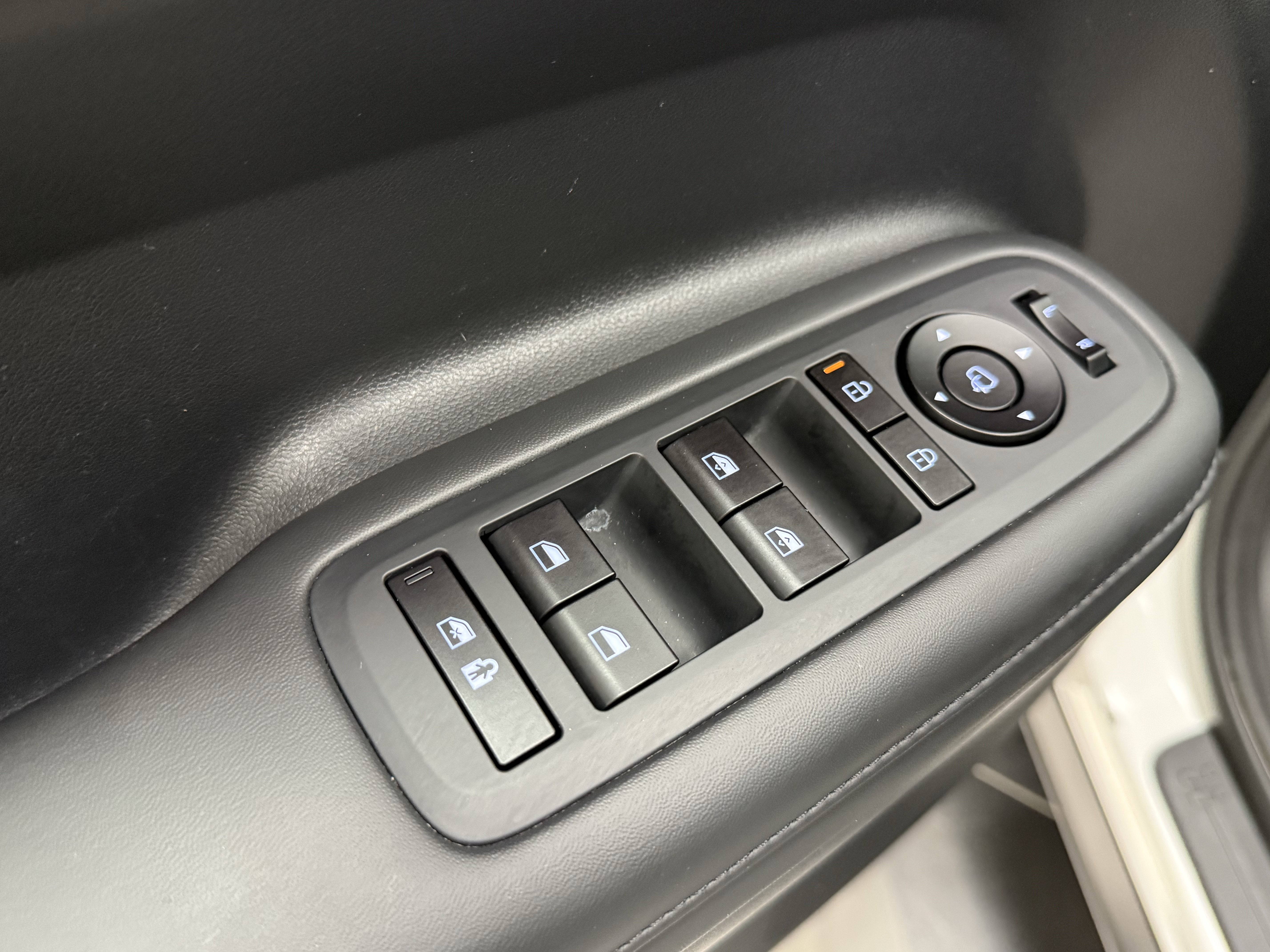 Used 2025 Hyundai Santa Fe Limited FWD image 12
