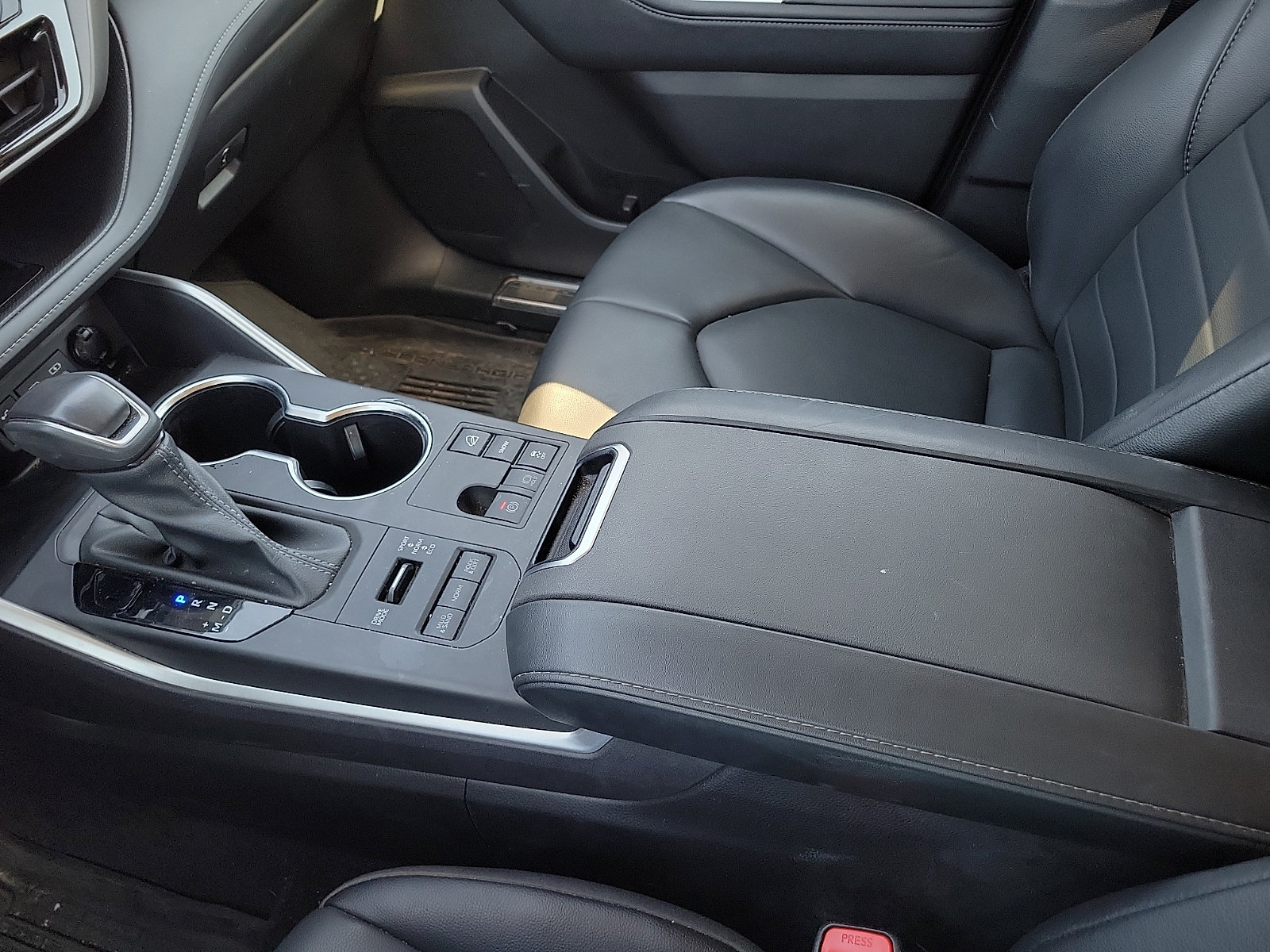 Used 2024 Toyota Highlander XLE AWD/4WD image 20