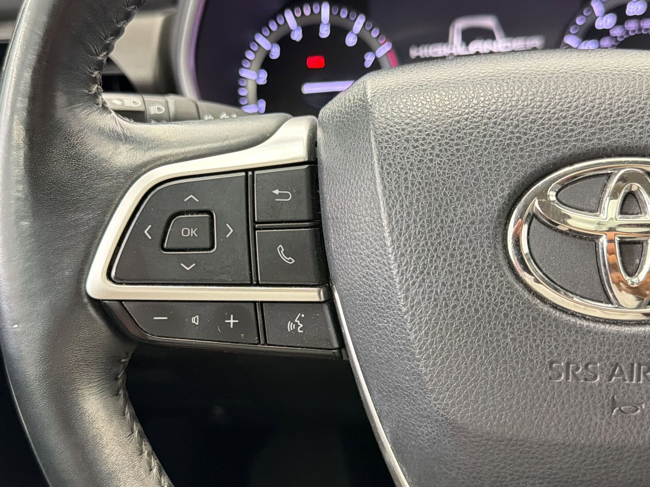 Used 2022 Toyota Highlander XLE FWD image 17