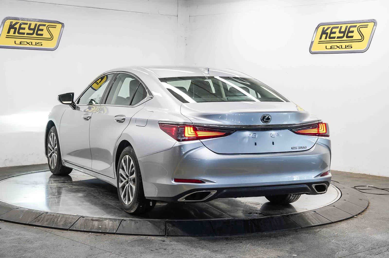 Certified 2025 Lexus ES 350 w/ Accessory Package (Z2) FWD image 2