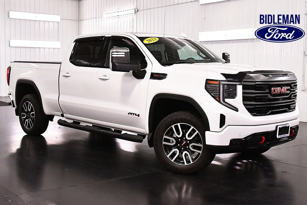 Used 2023 GMC Sierra 1500 AT4 w/ Technology Package AWD/4WD image 1