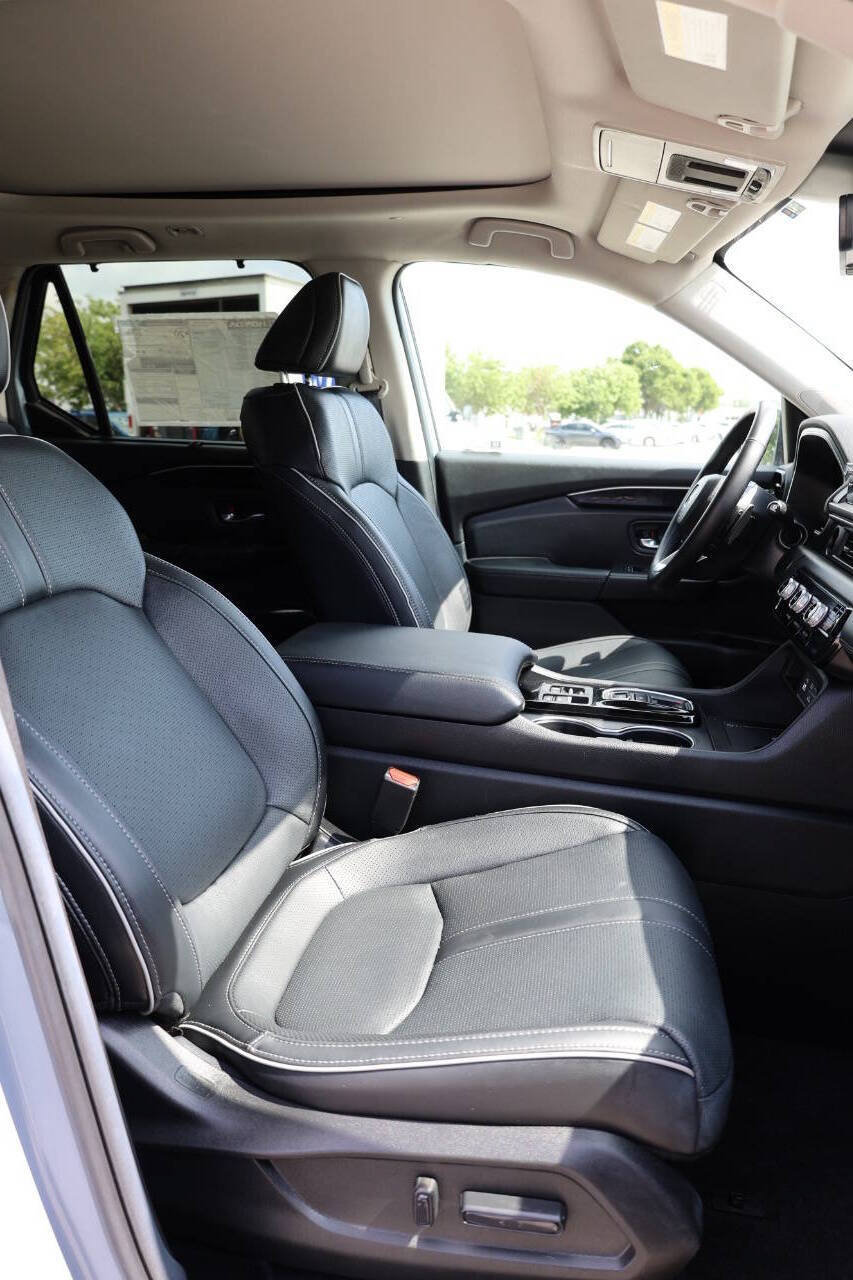 Used 2025 Honda Pilot Elite image 15