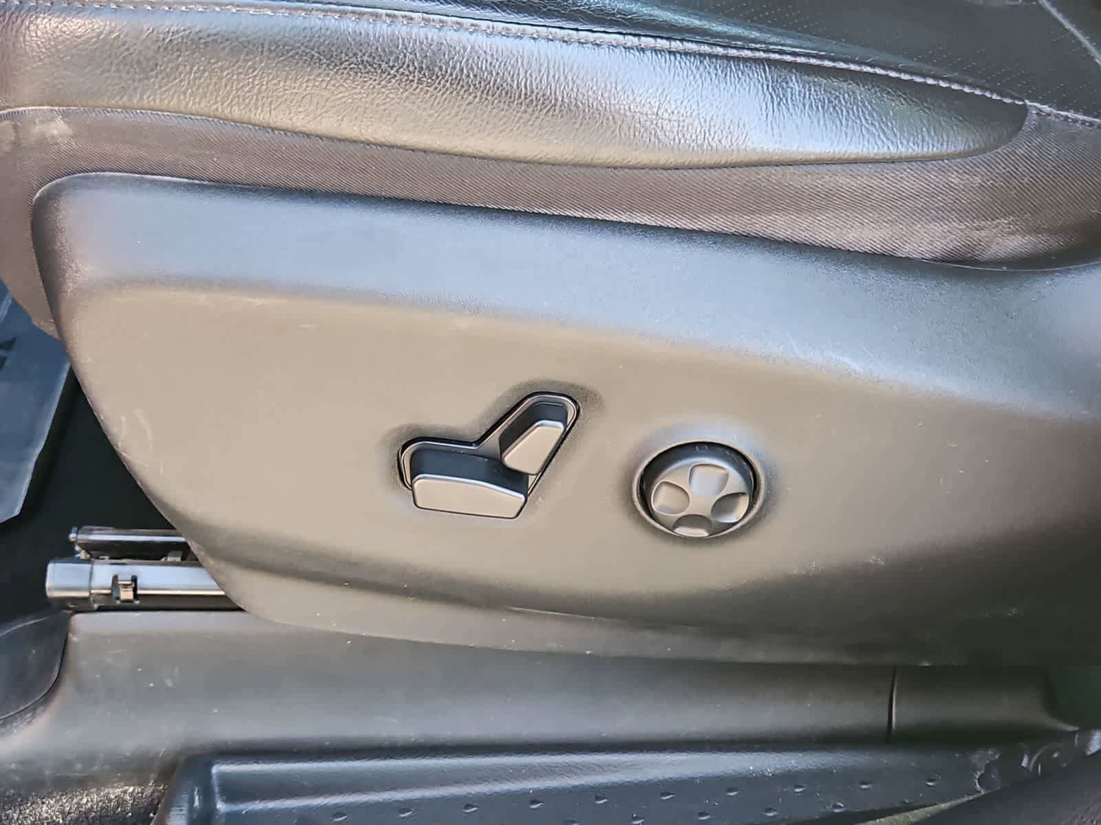 Used 2020 Chrysler Pacifica Touring-L AWD/4WD image 21