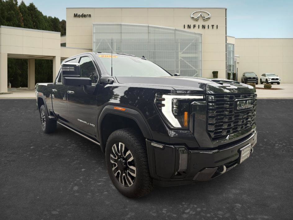 Used 2024 GMC Sierra 3500 Denali Ultimate AWD/4WD image 3