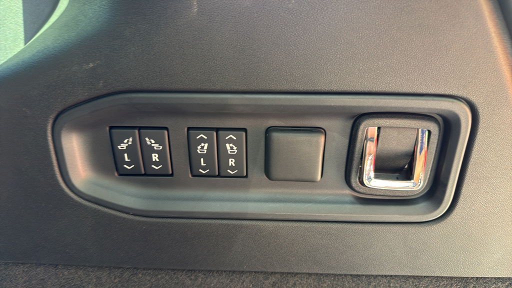 Used 2026 Cadillac Vistiq Sport w/ LPO, Floor Liner Package AWD/4WD image 29