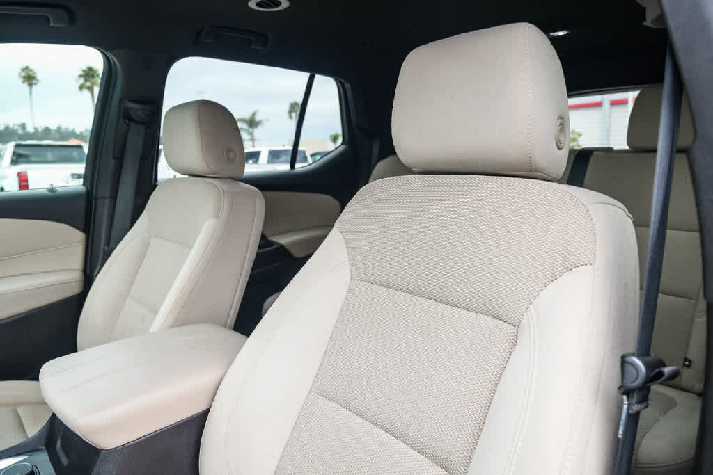 Used 2022 Chevrolet Traverse LS FWD image 17