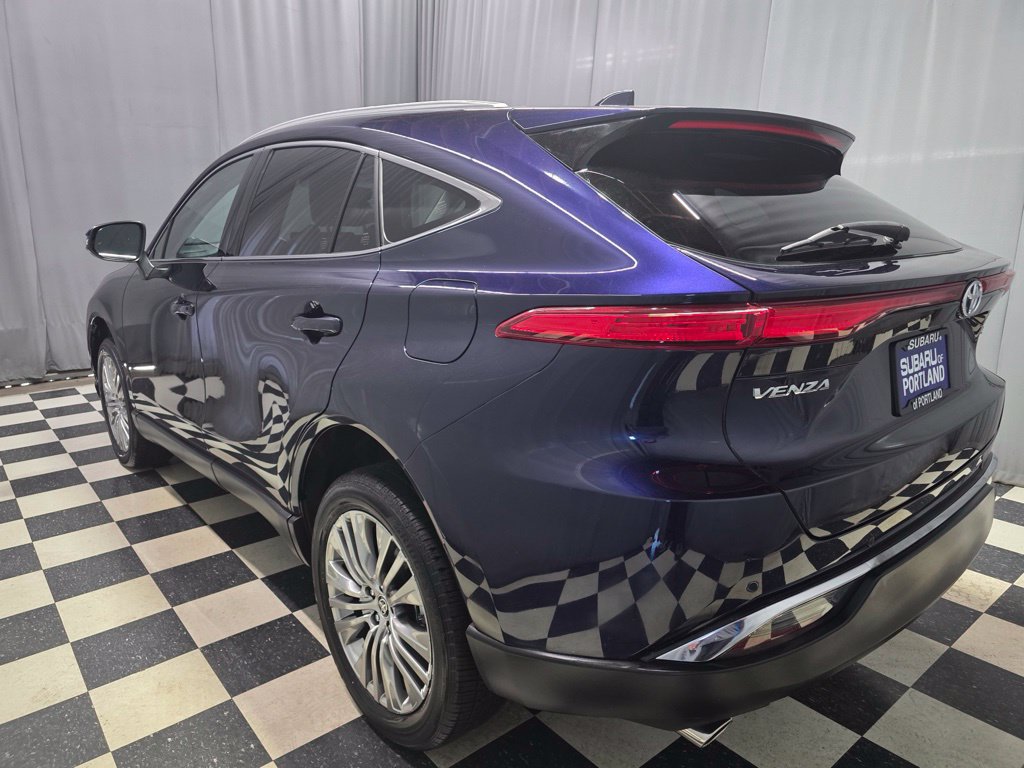 Used 2023 Toyota Venza XLE AWD/4WD image 6