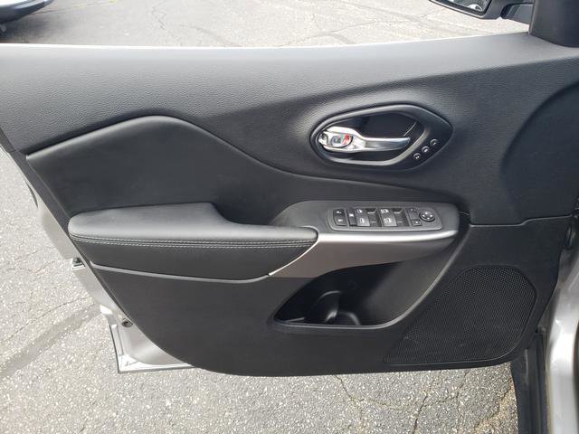 Used 2022 Jeep Cherokee Limited image 11