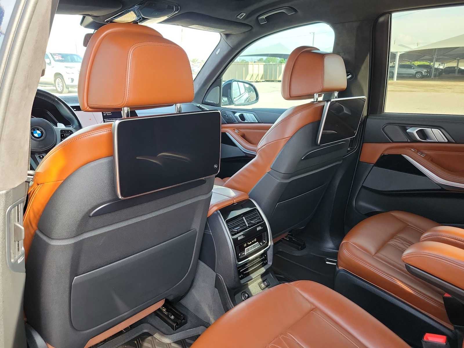 Used 2019 BMW X7 xDrive50i w/ Dynamic Handling Package AWD/4WD image 16