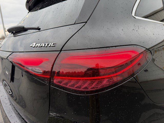 Used 2025 Mercedes-Benz GLC 350e 4MATIC image 6