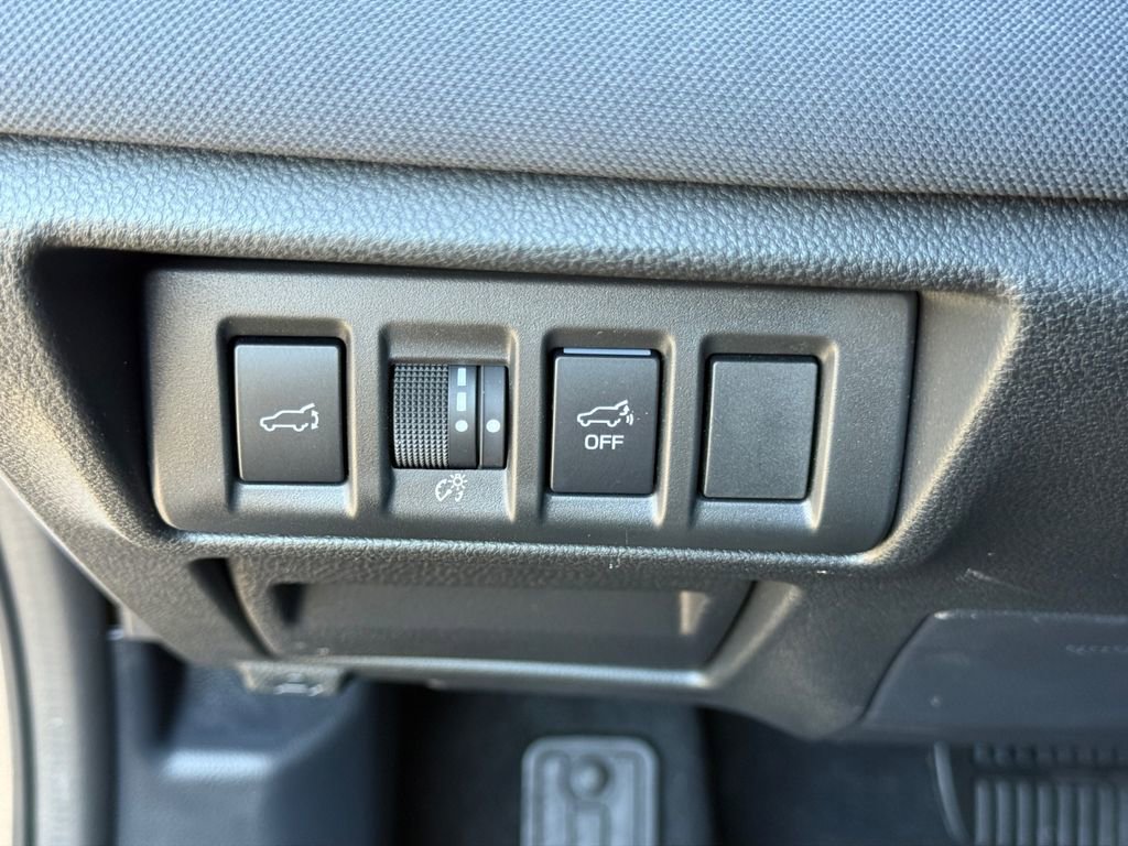 Used 2025 Subaru Outback Premium image 21