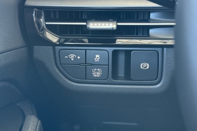 New 2027 Kia Sportage LX FWD image 32