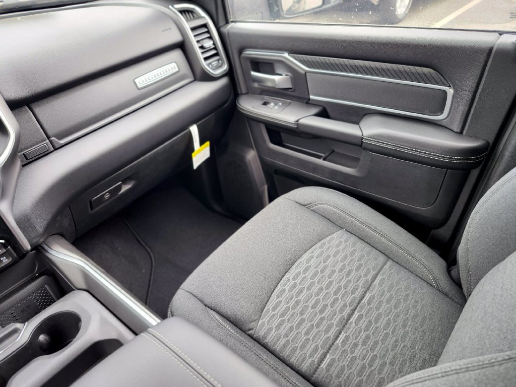 New 2026 RAM 2500 Big Horn AWD/4WD image 15