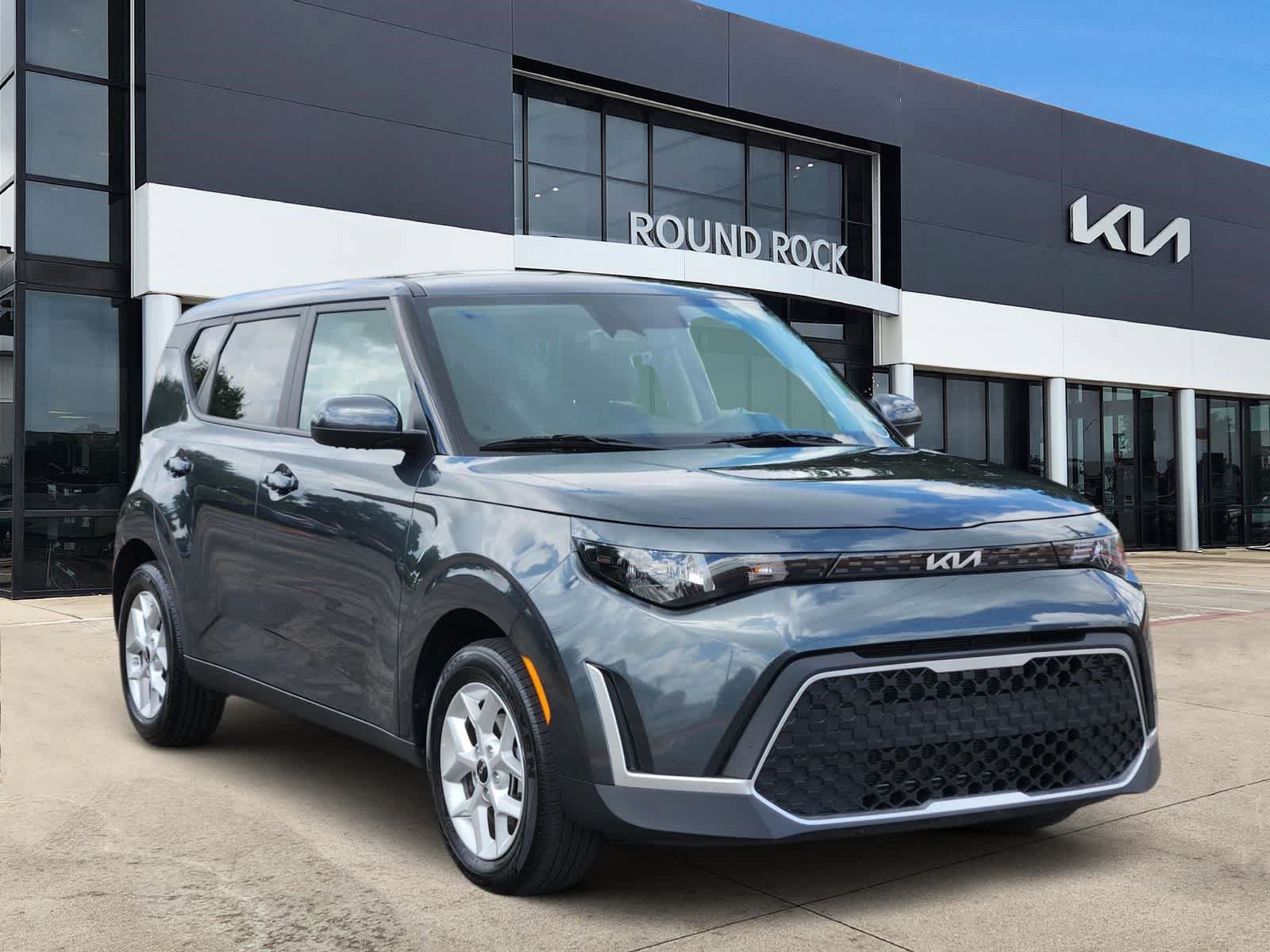 Certified 2025 Kia Soul LX w/ LX Technology Package FWD image 3