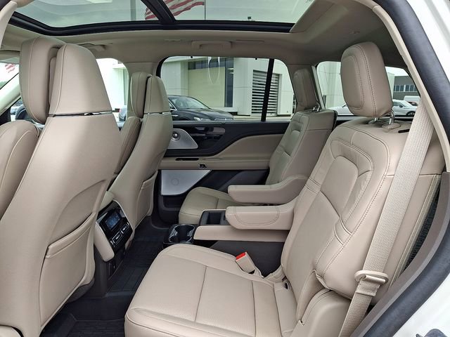 Used 2023 Lincoln Aviator Reserve w/ Equipment Group 201A AWD/4WD image 10