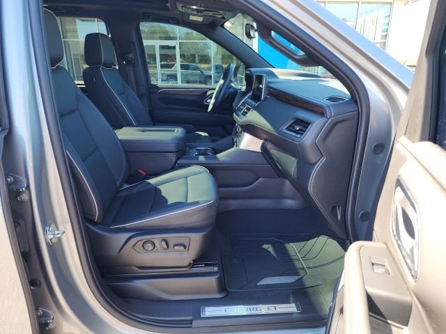 Used 2024 Chevrolet Suburban Premier w/ Premium Package image 43