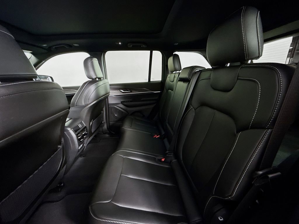 Used 2025 Jeep Grand Cherokee Limited w/ Trailer Tow Package AWD/4WD image 21