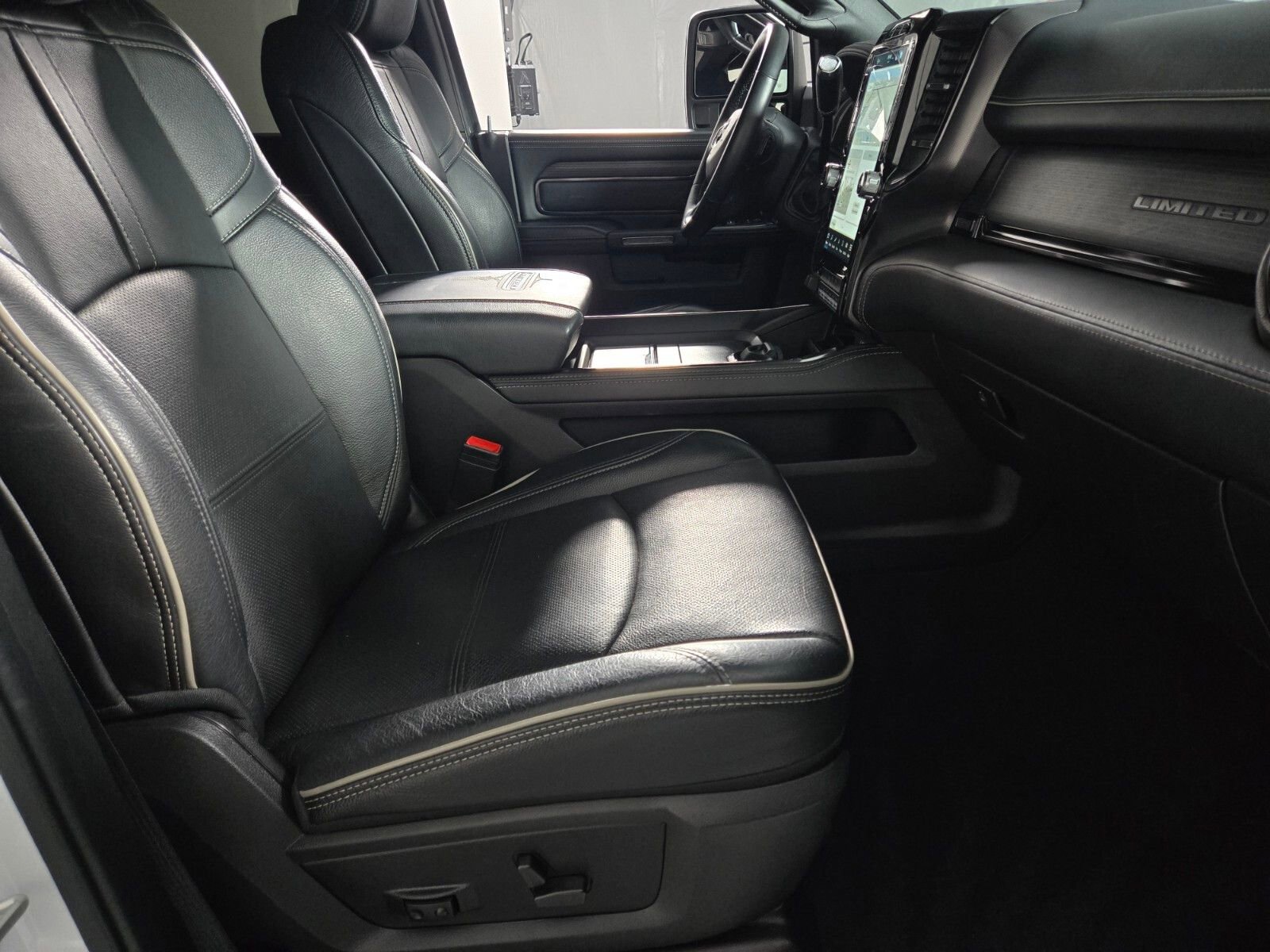 Used 2024 RAM 3500 Limited image 18