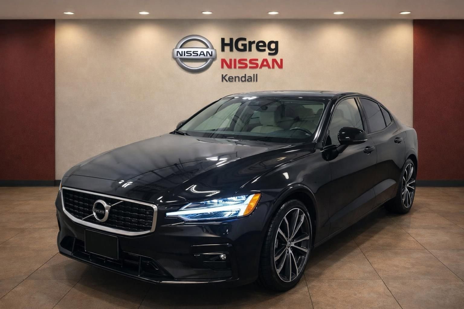 Used 2022 Volvo S60 B5 Momentum w/ Premium Package FWD image 3