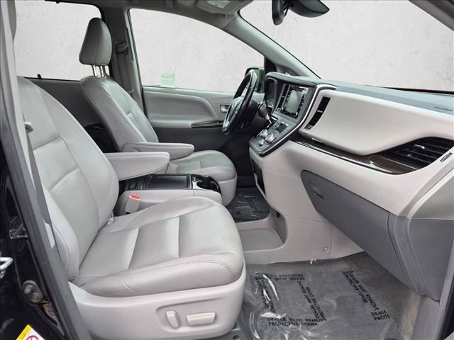 Used 2018 Toyota Sienna XLE w/ XLE Navigation Package FWD image 20