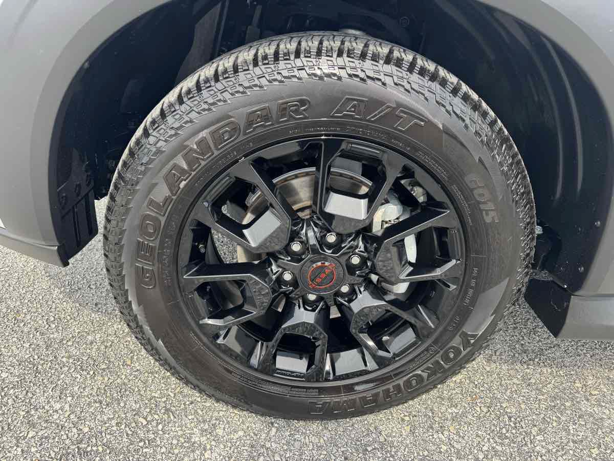 Used 2025 Nissan Armada PRO-4X w/ Pro-4X Premium Package AWD/4WD image 35