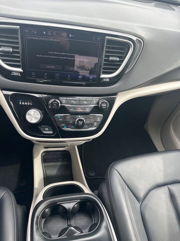 Used 2024 Chrysler Pacifica Touring-L image 24
