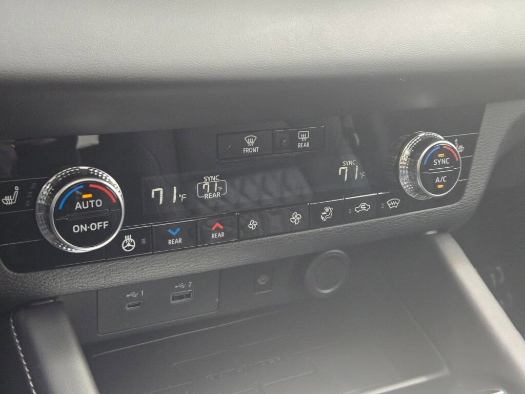 New 2025 Mitsubishi Outlander SEL image 25