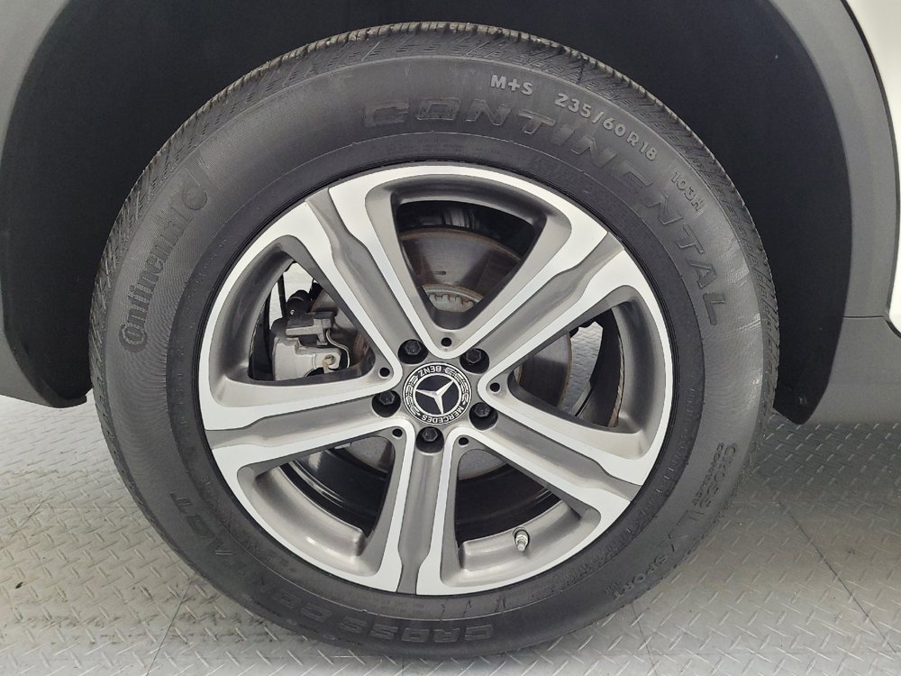 Used 2019 Mercedes-Benz GLC 300 4MATIC w/ Premium Package image 31