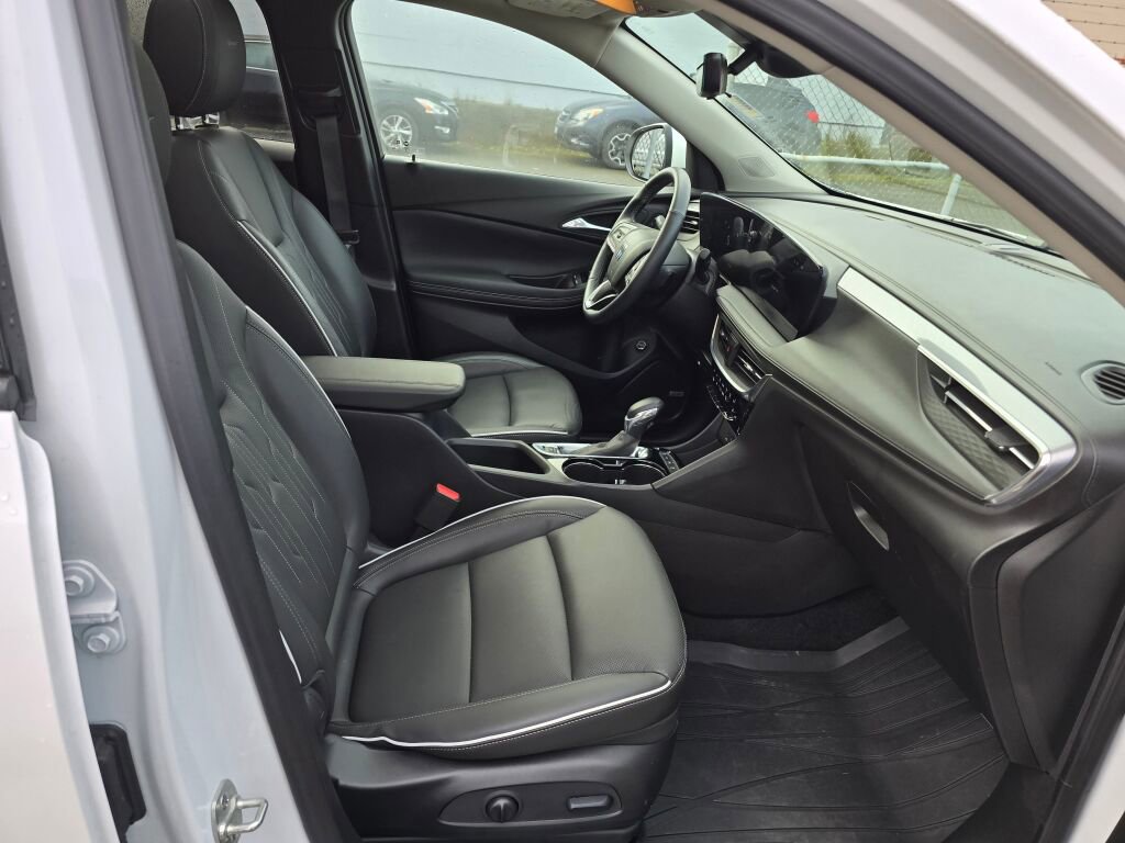 Used 2024 Buick Encore GX Avenir w/ Avenir Technology Package image 12
