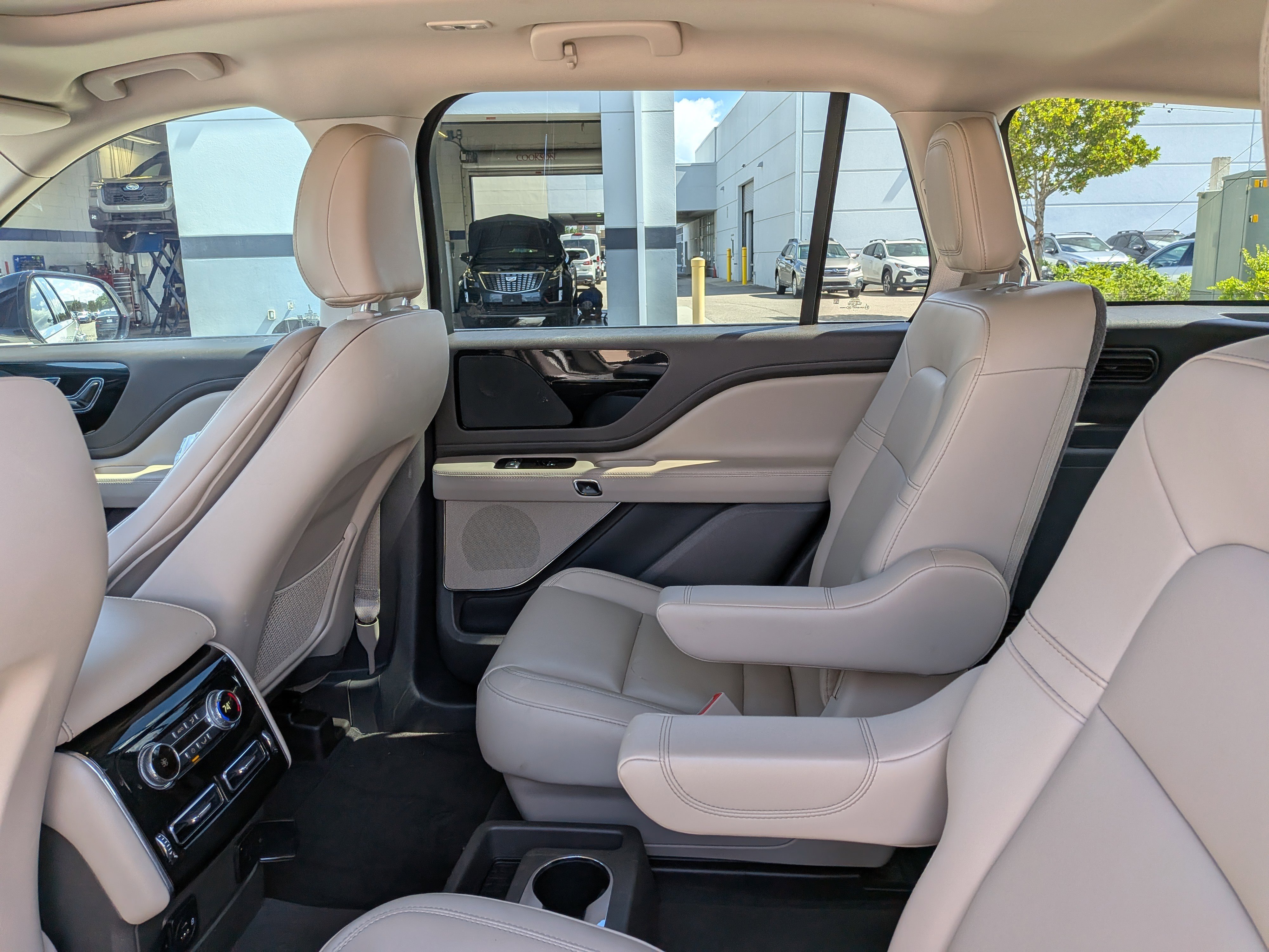 Used 2023 Lincoln Aviator 2WD w/ Premium Package image 15
