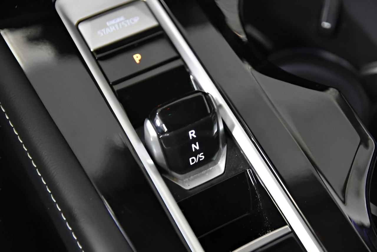 Used 2025 Volkswagen Atlas SE image 31