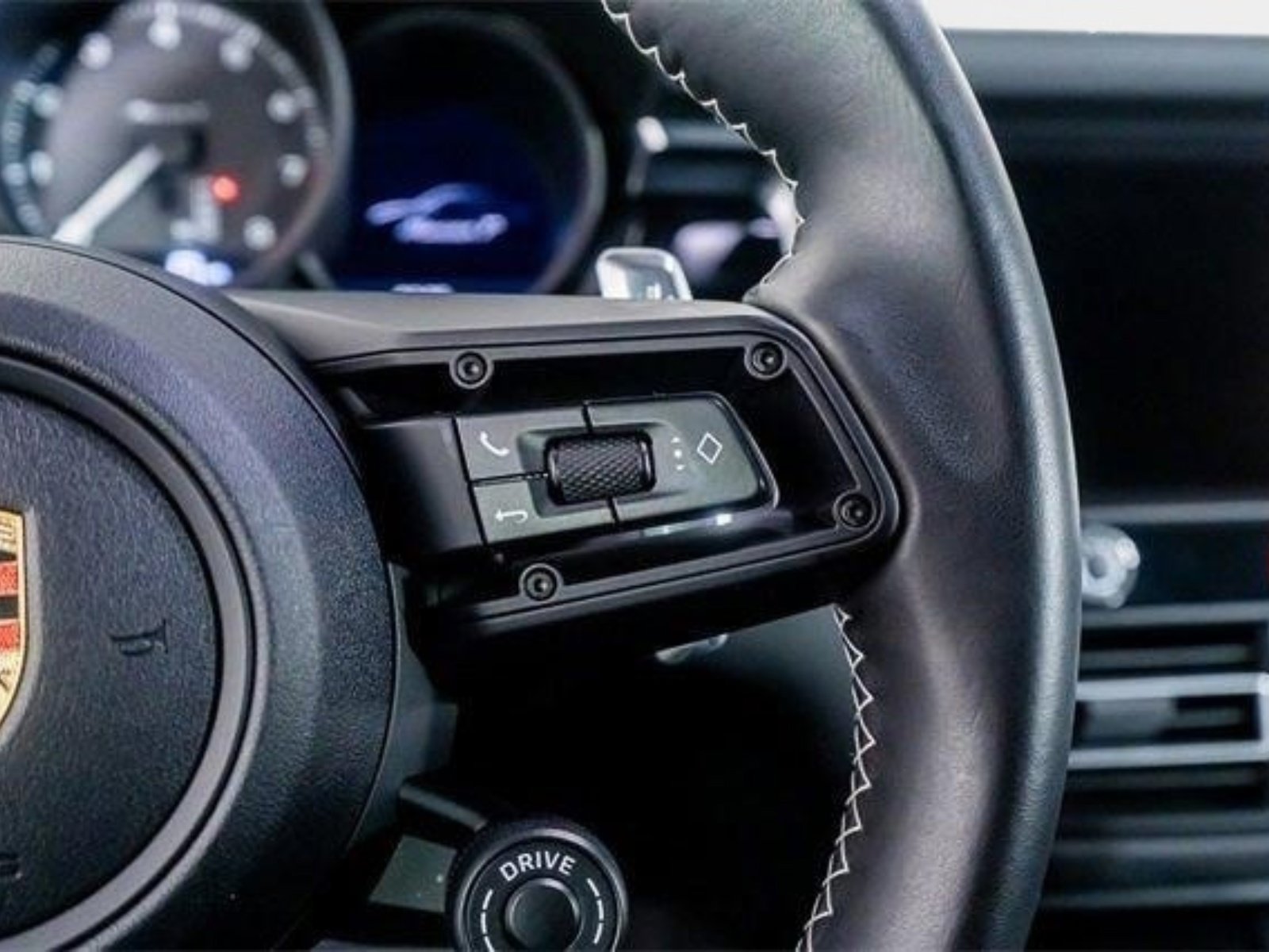 Used 2025 Porsche Macan Turbo AWD/4WD image 43
